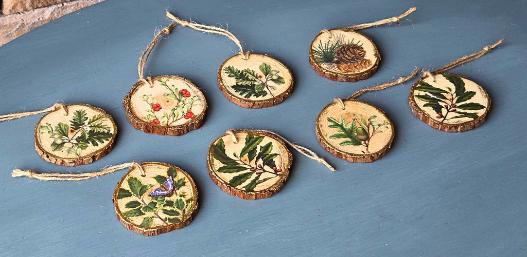 Nature-Inspired Botanical Wood Slice Ornament: Rustic Nature Decor