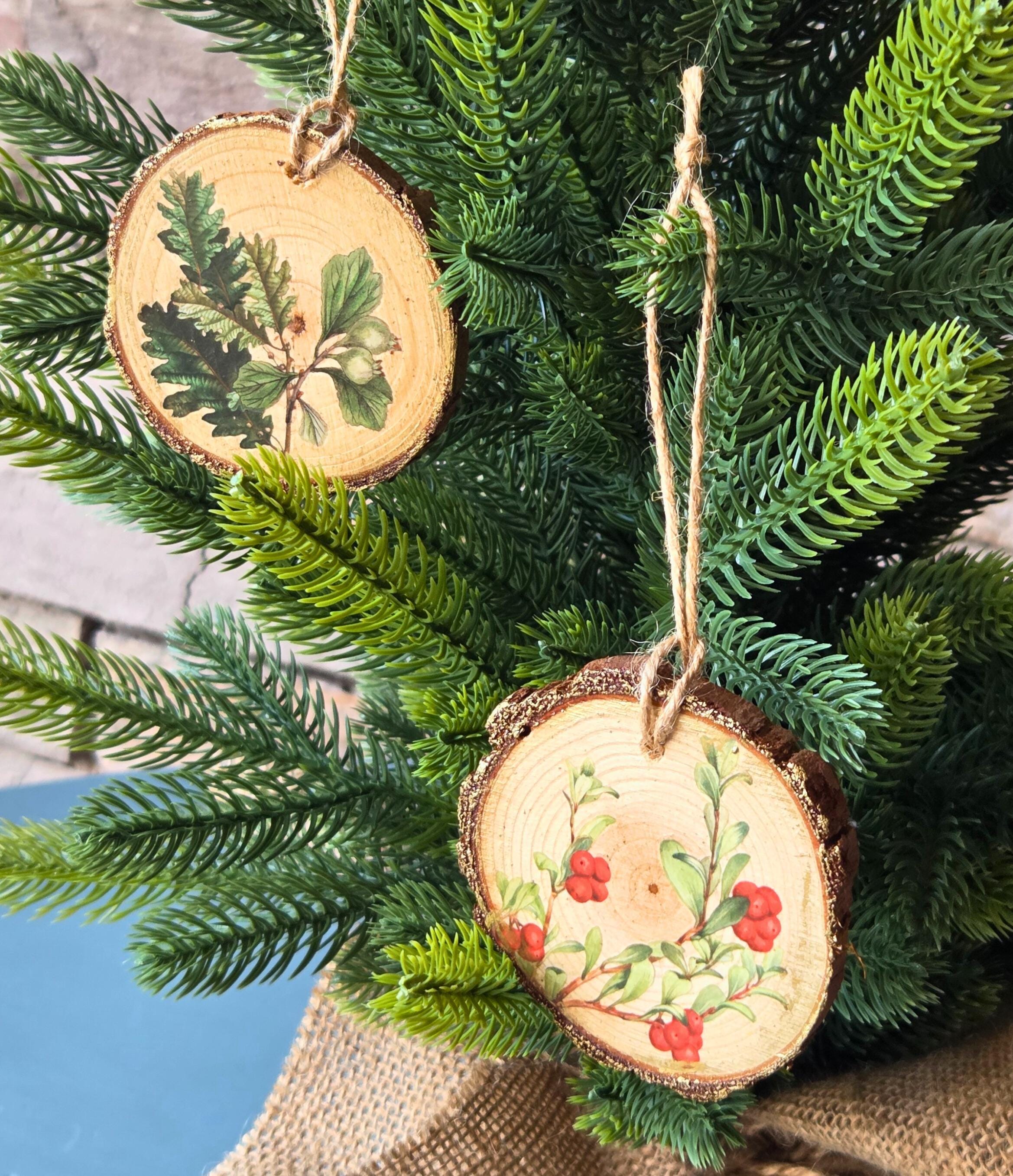 Nature-Inspired Botanical Wood Slice Ornament: Rustic Nature Decor