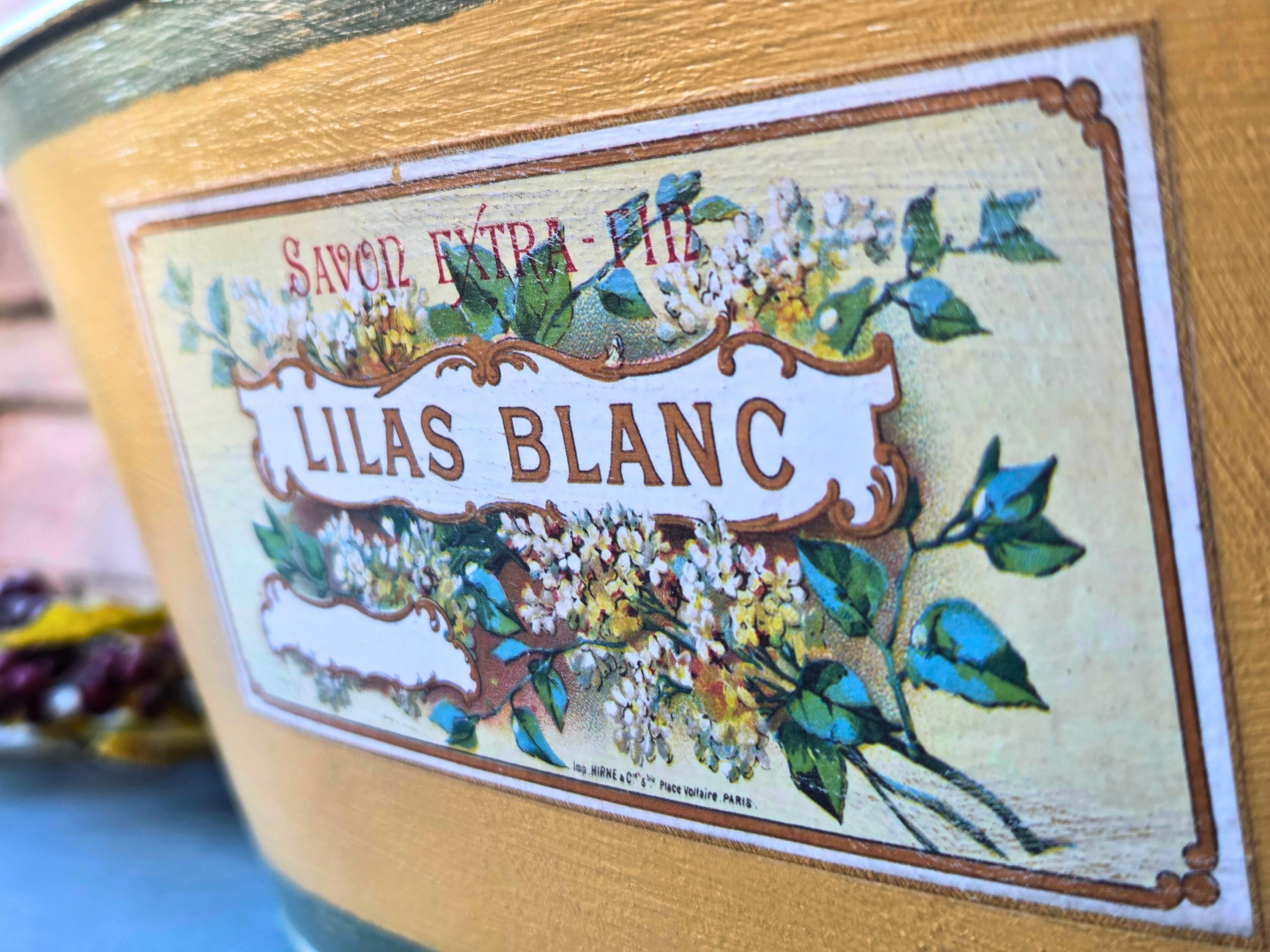 French Lilas Blanc Painted Metal Bucket  Vintage-Style Garden Decor with Handles